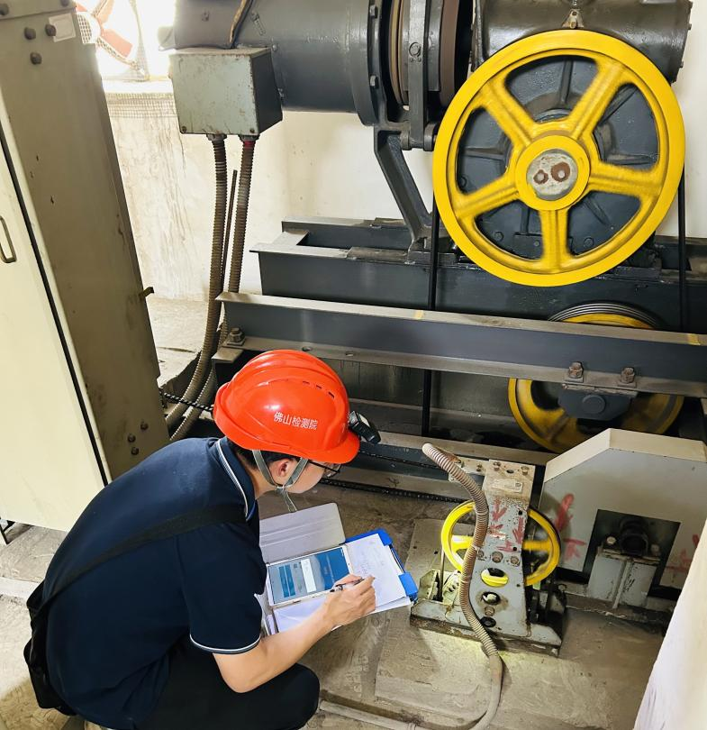 廣東省特檢院佛山檢測院為超長期服役老舊電梯“把脈問診”_佛山檢測院為超長期服役老舊電梯“把脈問診”圖片1.png_701b0644ca8d4fbdbf4a1d5a5946dda5.png 廣東省特檢院佛山檢測院為超長期服役老舊電梯“把脈問診”_佛山檢測院為超長期服役老舊電梯“把脈問診”圖片1.png_701b0644ca8d4fbdbf4a1d5a5946dda5.png